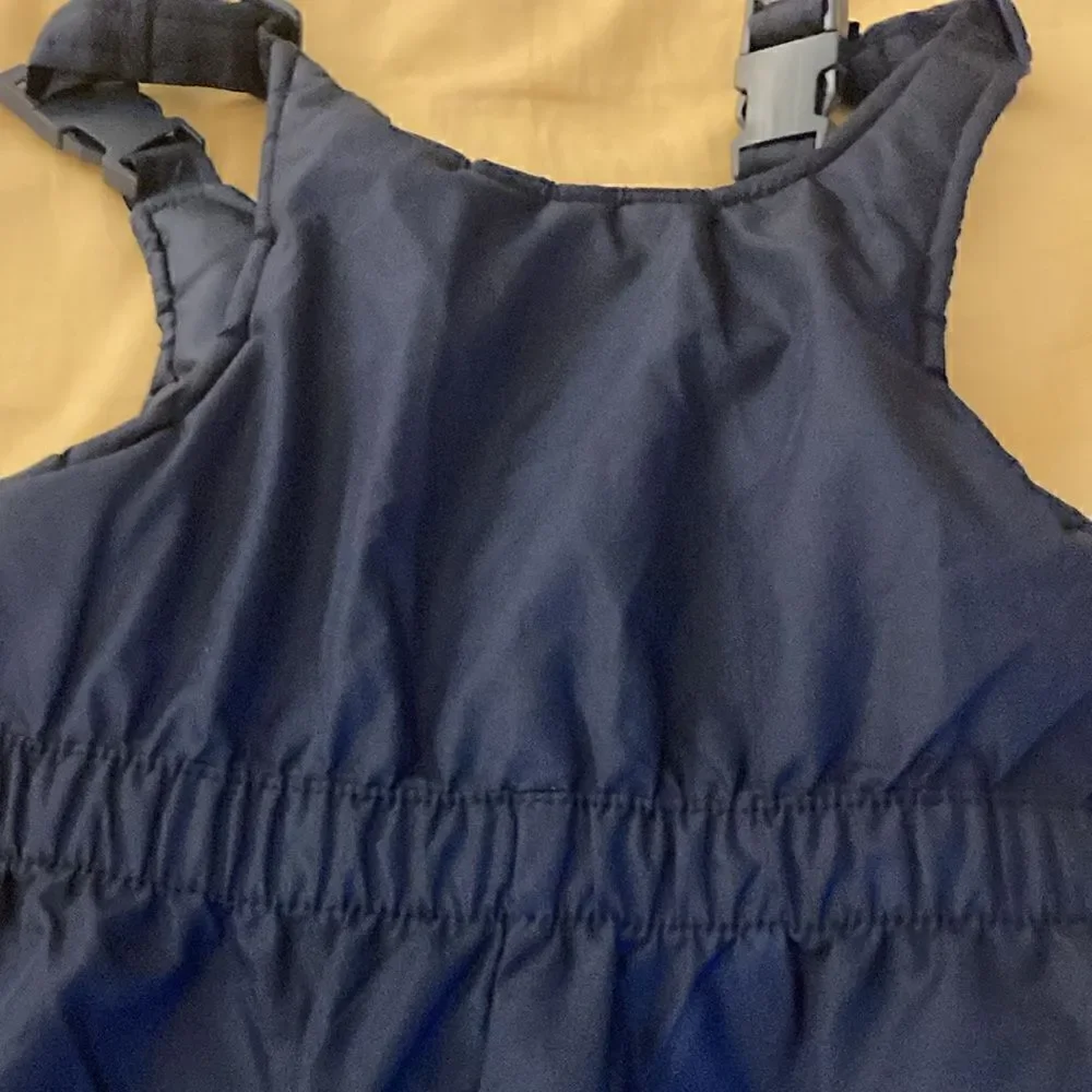Oshkosh B’Gosh Bib Snow Pants in Navy Blue. Size M (5-6 yr).